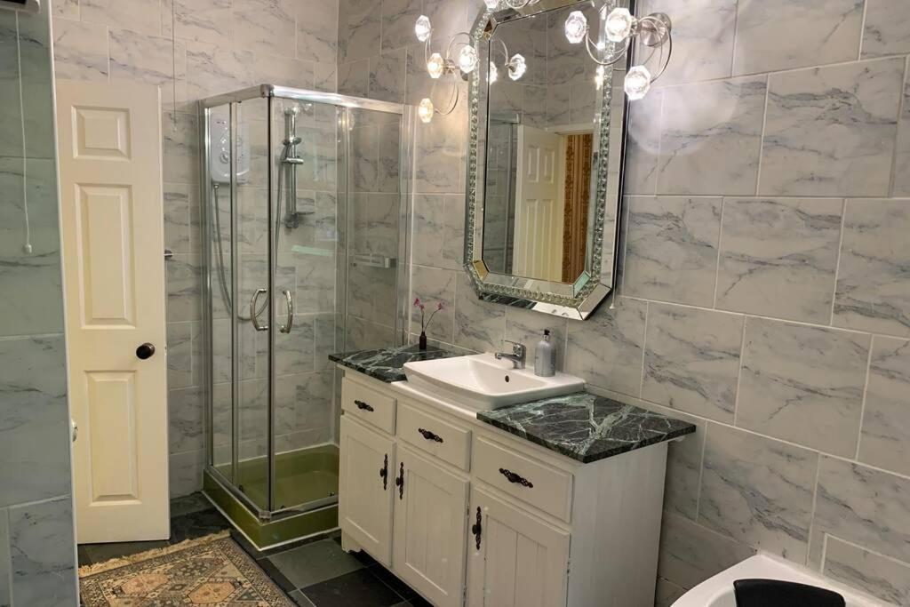 Luxurious Apartment In Historic Mansion - Sleeps 7 Ladock Buitenkant foto